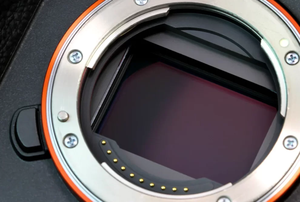 Do Mirrorless Cameras Have a Mechanical Shutter?