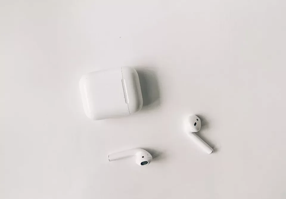 Airpods Flashing White and Not Connecting