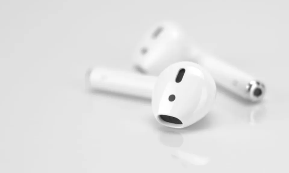 Why is Airpods Flashing White and Not Connecting