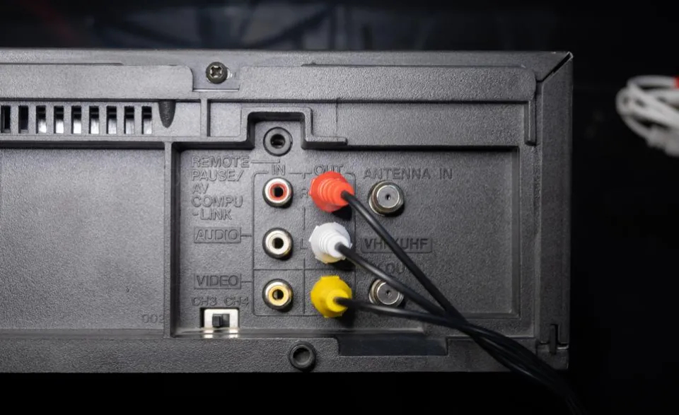 How to Connect VCR to Smart TV
