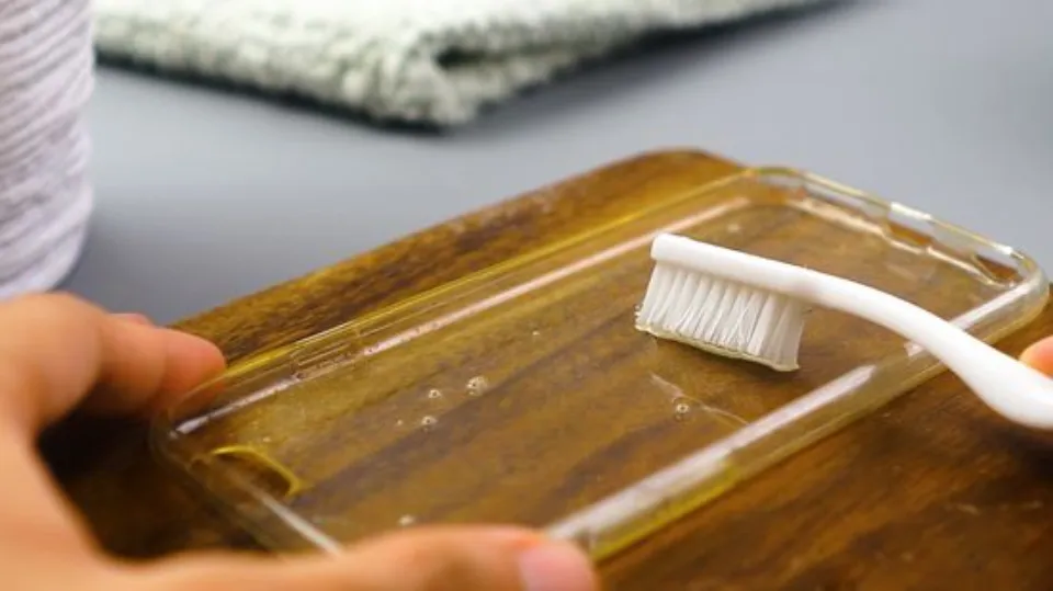 How to Clean Clear Phone Case